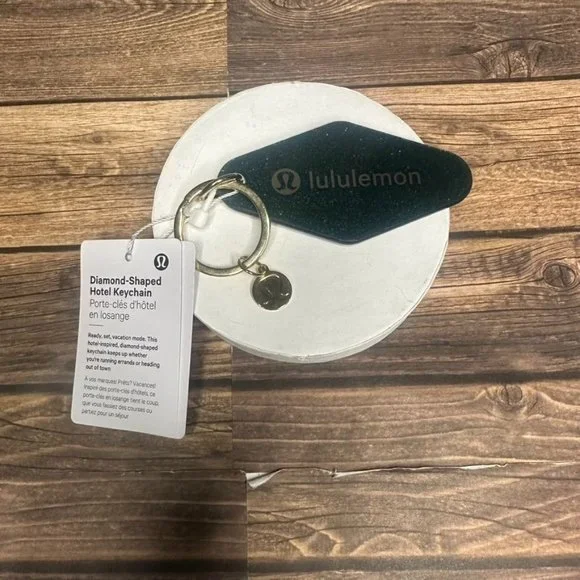 Lululemon Diamond Shaped Hotel Keychain NWT ONE SIZE (SMTL/GOLD) - Picture 1 of 9
